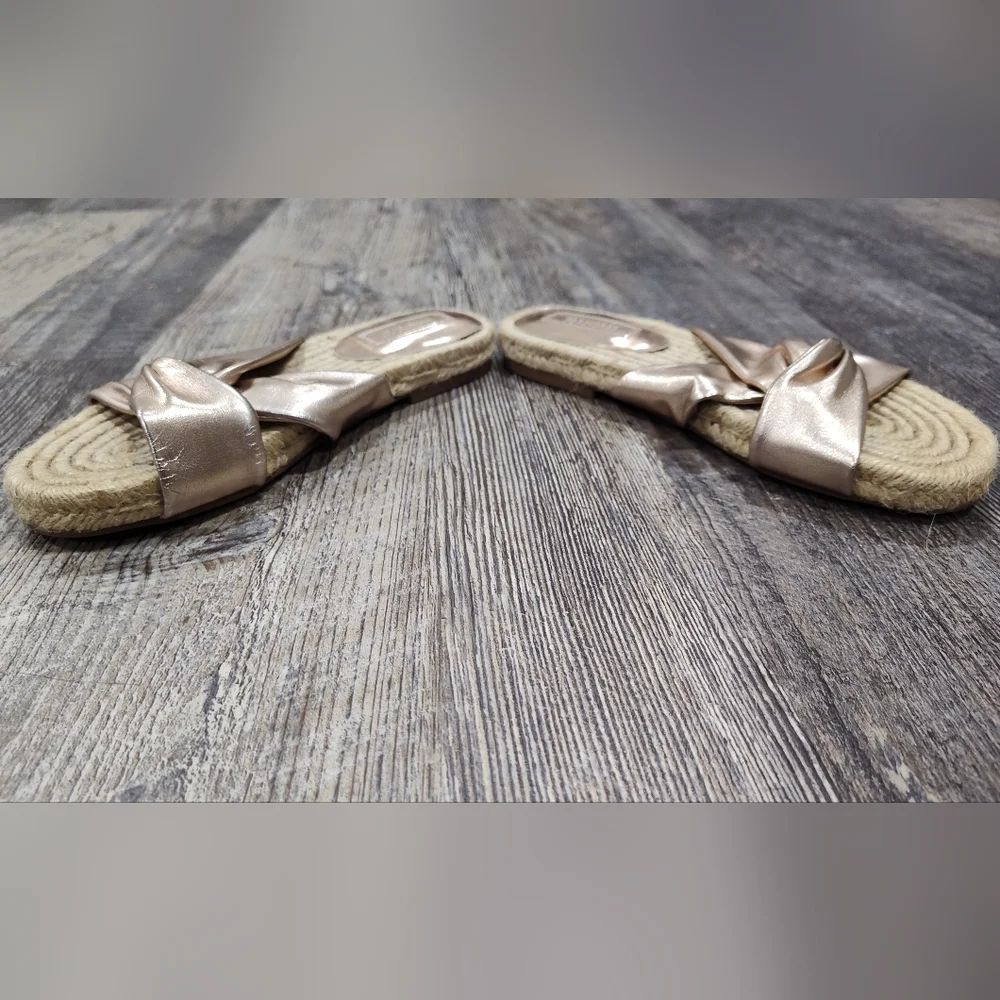 Forever 21 Women's Rose Gold Slides Sandals, Size 6 - Picture 3 of 6